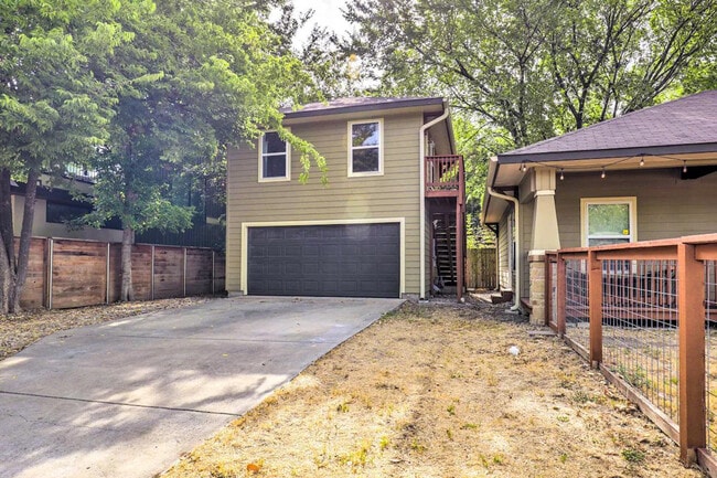 Building Photo - 3600 Govalle Ave