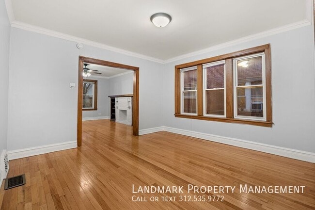 Building Photo - 4144 N Mozart-Unit 1W