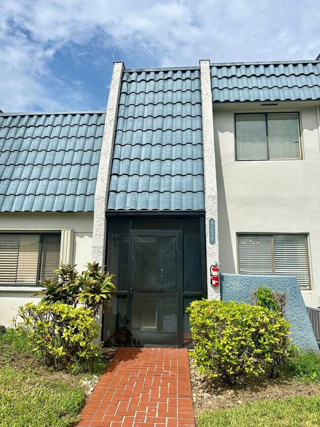 4358 Fountains Dr, Lake Worth, FL 33467 Condo for Rent in Lake Worth