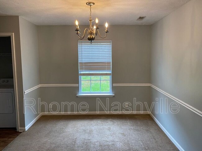 Foto del edificio - 990 Tom Hailey Blvd