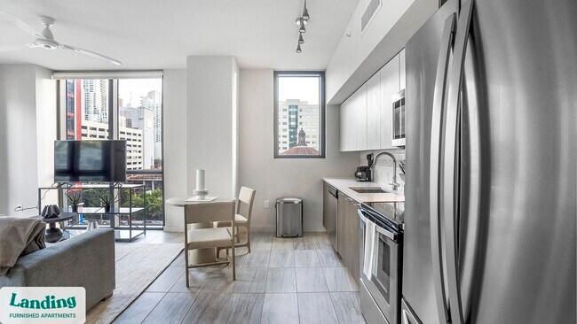 Foto del edificio - 698 NE 1st Ave