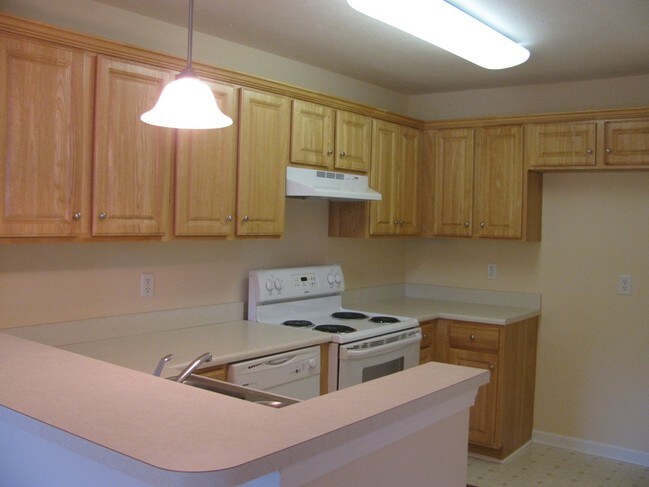 Foto del edificio - 633 Spencer-Farlow Dr