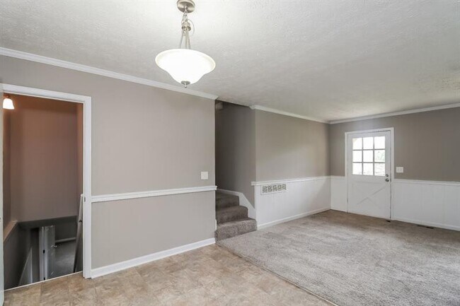 Building Photo - 3762 Cambridge Dr SW