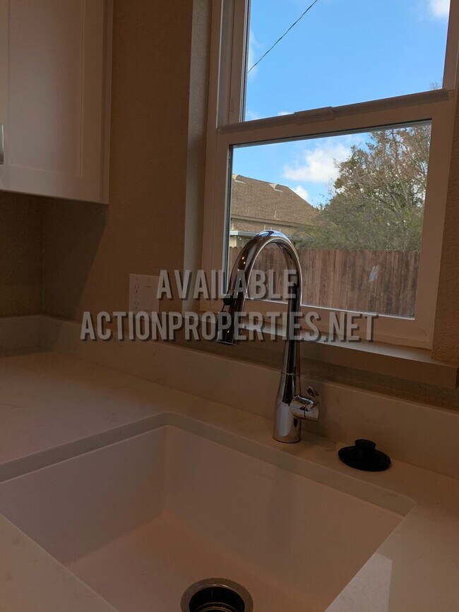 Foto del edificio - Central Rosville Home- 1 Bed, 1 Bath House - Appliances Included