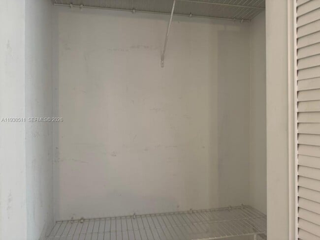 Foto del edificio - 9330 Lagoon Pl