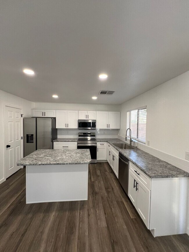 Building Photo - 3 Bedroom home in Gilbert on the Golf Course