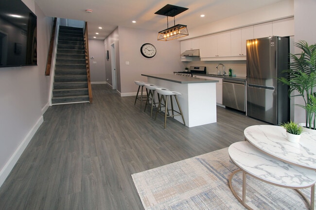 Building Photo - 3 Bedroom in Roncesvalles