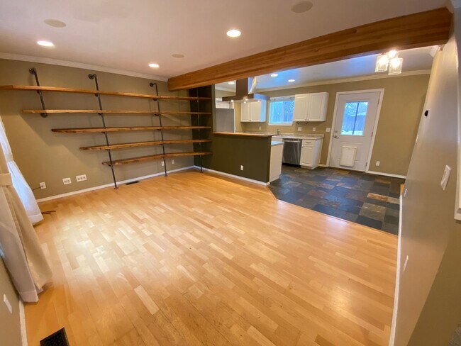 Foto del edificio - Beautiful 3 Bedroom Home with Custom Touches!