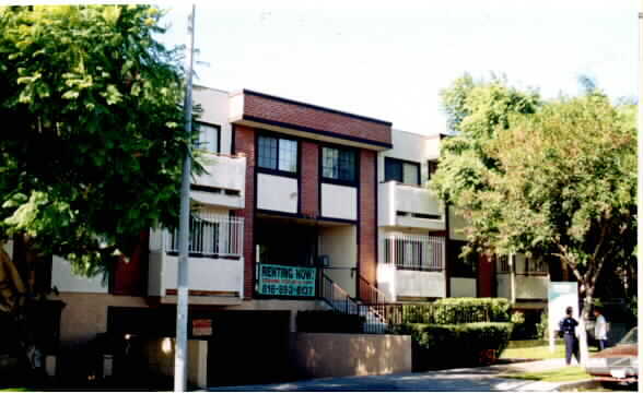Foto del edificio - 9129 Tobias Ave
