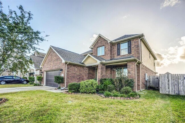 Building Photo - 2112 Lisboa Ln