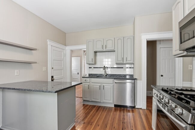 Building Photo - 422 Trapelo Rd