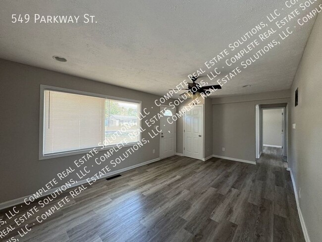 Building Photo - 549 Parkway St