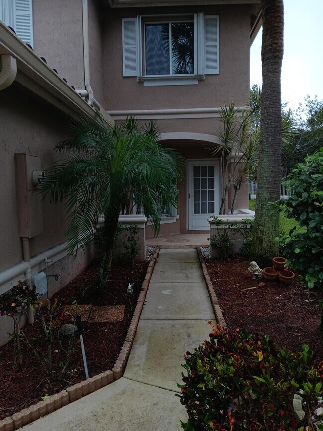 Foto del edificio - 4983 Pinemore Ln