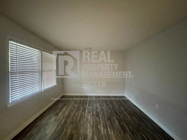 Foto del edificio - 406 Russell Pkwy