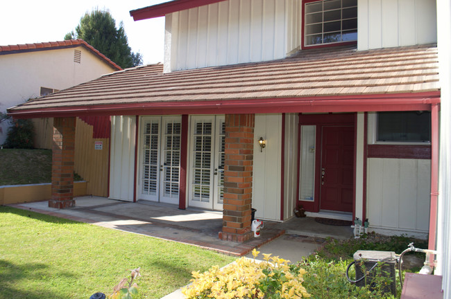 Building Photo - 16833 Royal View Road - 1