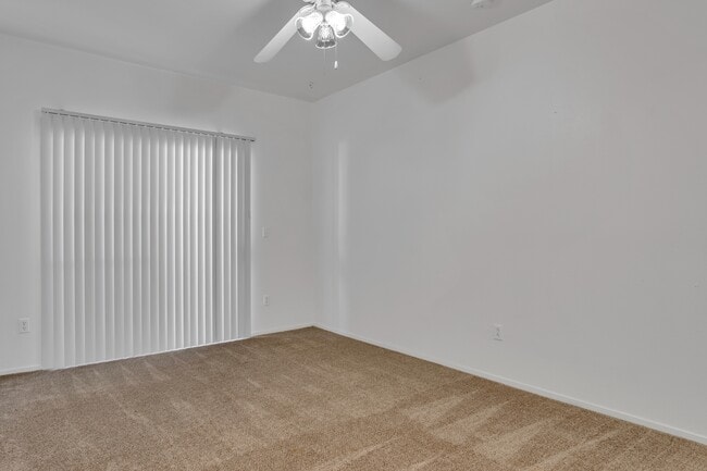 Building Photo - 5650 E Sahara Ave