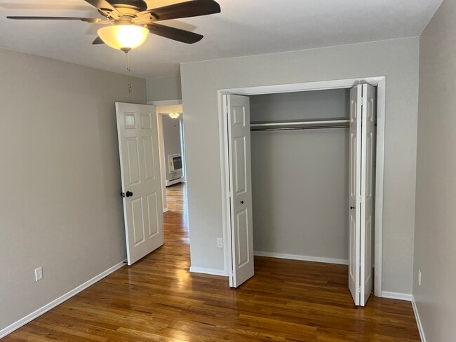 Building Photo - Brafferton Square Apartments