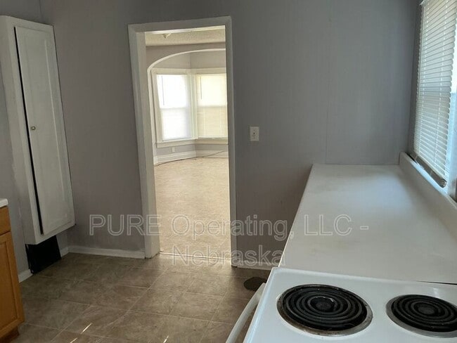Building Photo - 810 E Erie St
