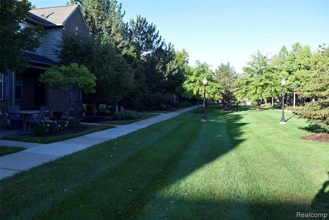 Foto del edificio - 41210 Maplewood Drive