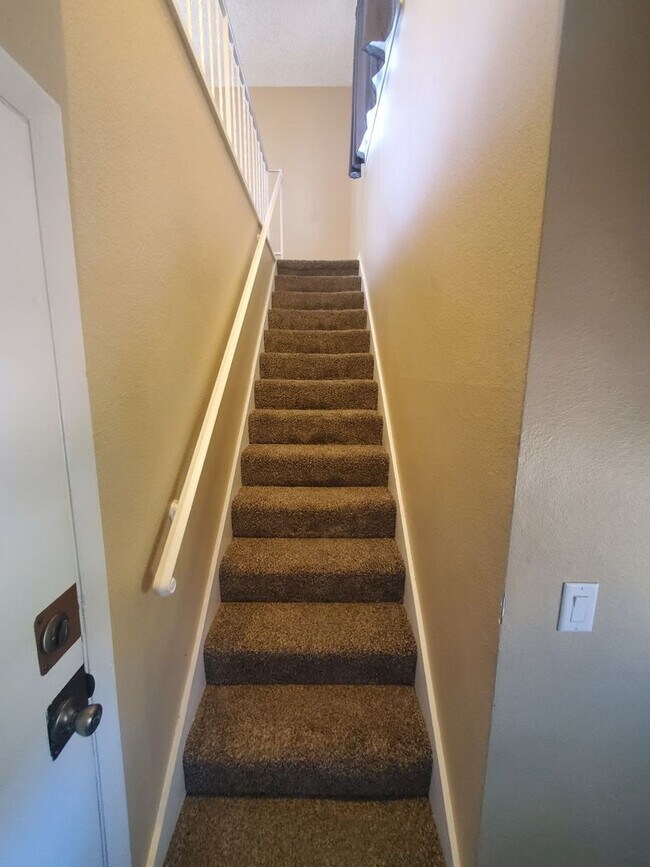 Foto del edificio - Beautiful 1 bedroom 1 full bathroom upstai...