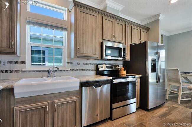 Building Photo - 98 NE Shoal Dr
