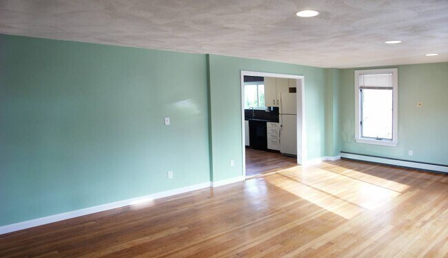 Building Photo - 847 Belmont St
