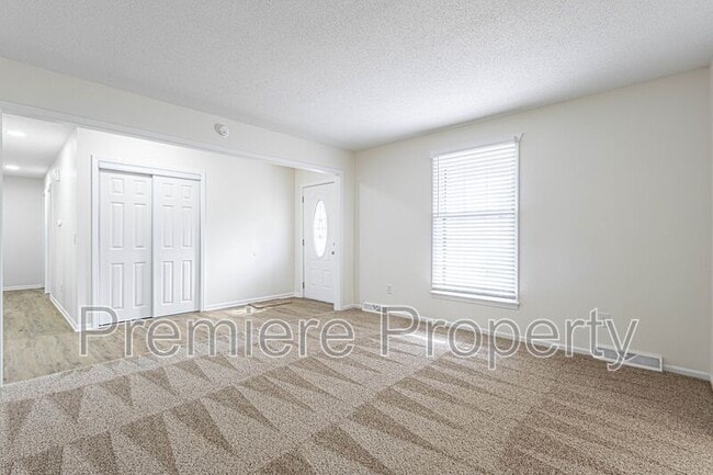 Foto del edificio - 5708 NW Raintree Ct