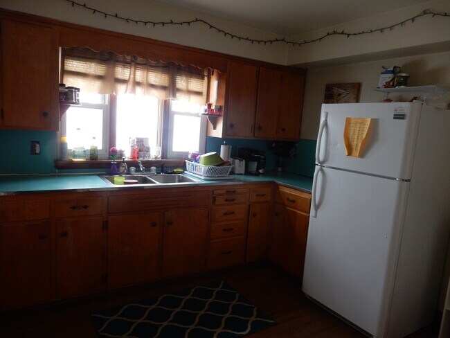 Kitchen - 204 S 7th St