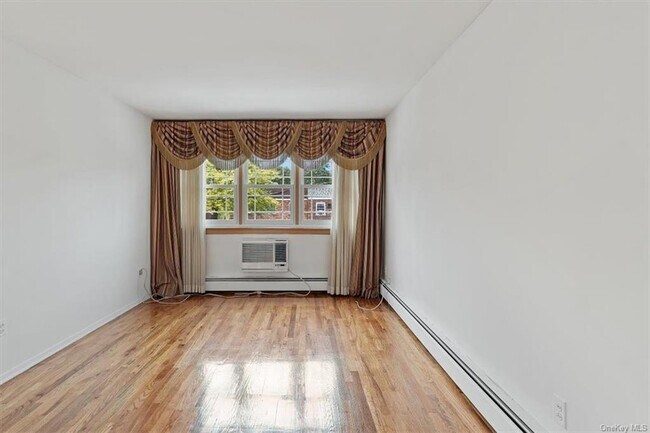 Foto del edificio - 1020 Throgmorton Ave