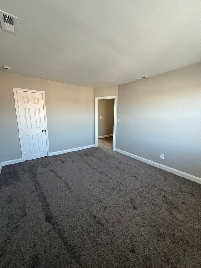 Foto del edificio - 3611 Ravenwood Ave