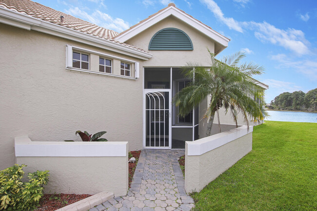 Foto del edificio - 834 SW Lake Charles Cir