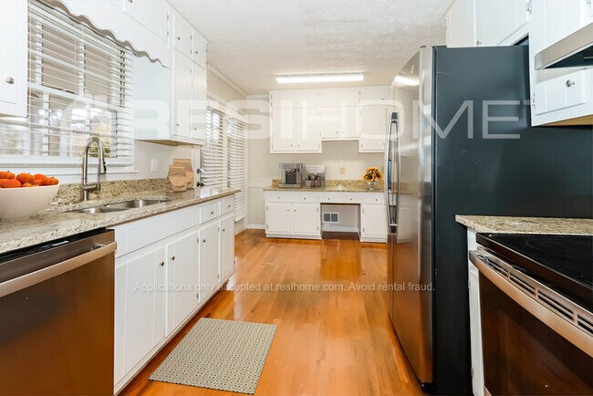 Foto del edificio - 663 Honey Creek Rd SE