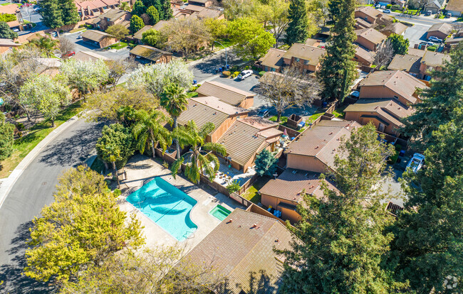 Vista aérea de la piscina - Parkside Villas