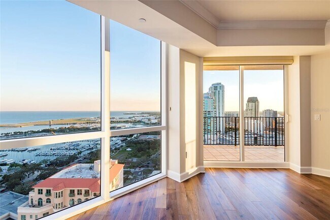 Building Photo - 300 Beach Dr NE