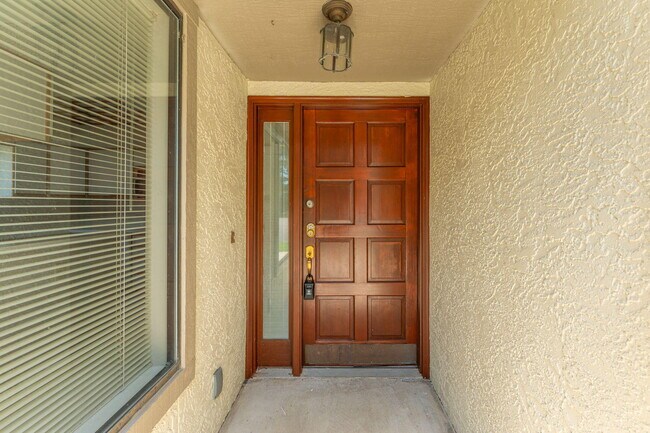 Foto del edificio - 1219 Oakmont Dr