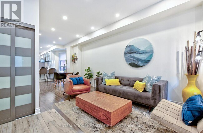 Photo du bâtiment - 717 Palmerston Ave