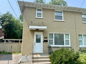 Building Photo - 1024 Panet St