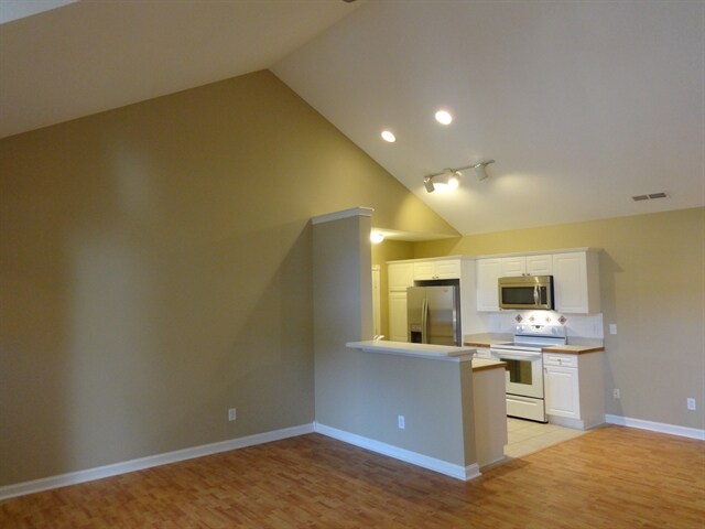 Building Photo - 223 Ironclad Drive