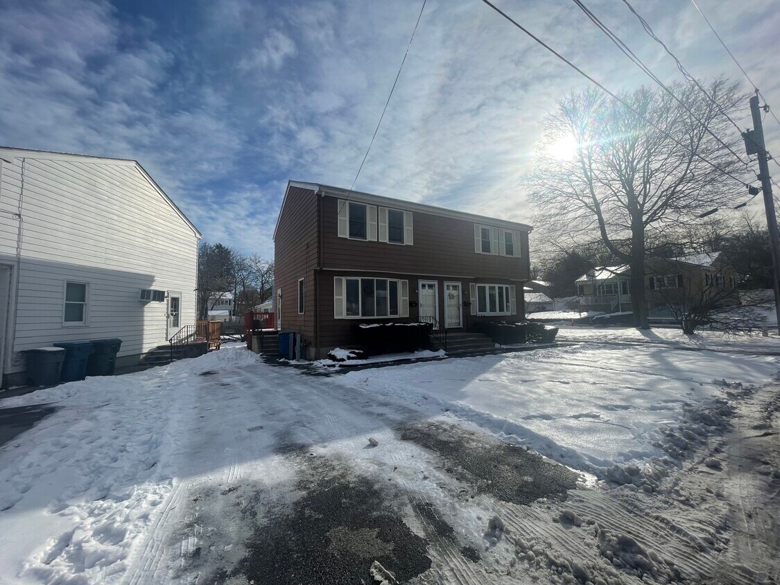 10 Wilbur St Unit 2, Lawrence, MA 01841 Condo for Rent in Lawrence