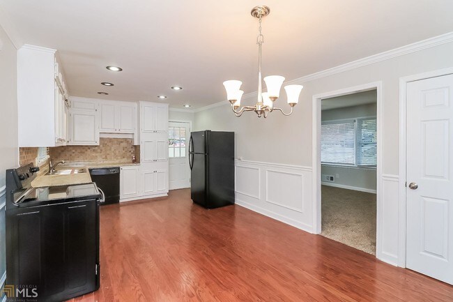Foto del edificio - 5721 Crestview Dr