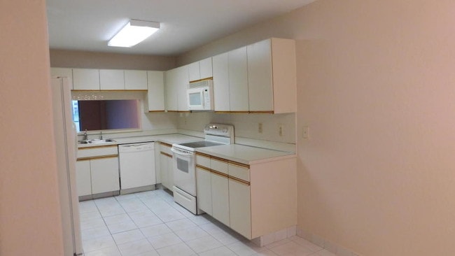 Building Photo - 5550 Witney Dr