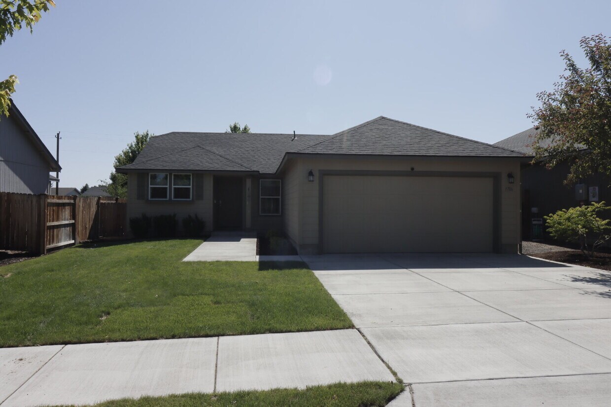 Foto principal - This SW Redmond home is a must see! 3/2 ho...
