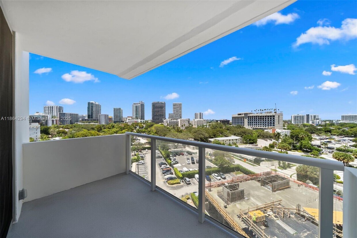 Foto principal - 3301 NE 5th Ave