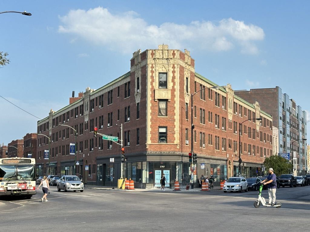 Primary Photo - 3335 W Diversey Ave