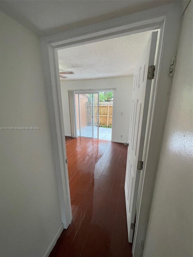 Foto del edificio - 4049 NW 19th St