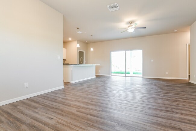 Foto del edificio - 3919 N Chamberlain Blvd