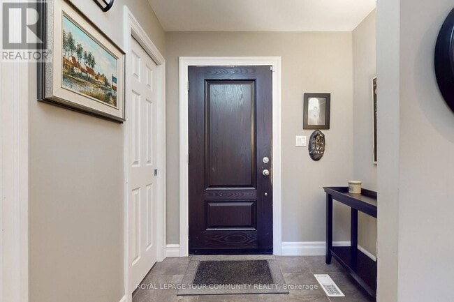 Building Photo - 2169 Paisley Ave