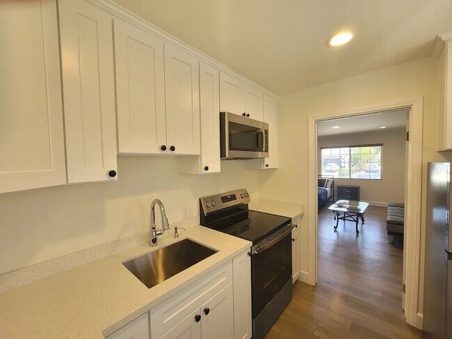 Foto del edificio - 6709 Lennox Ave