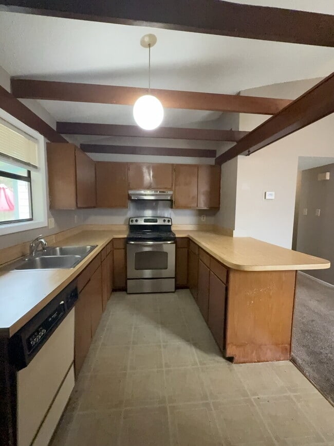 Building Photo - 117 Village Cir