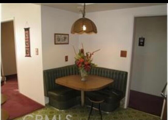 Foto del edificio - 8715 Orangewood Ave